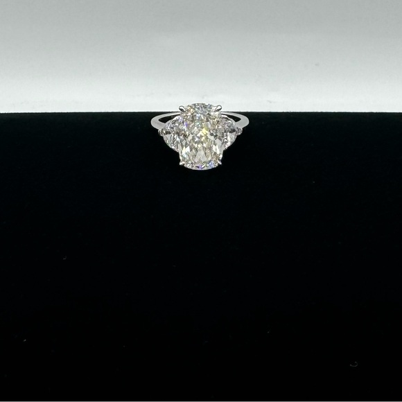 18k 5.5 Cushion Champagne Ring - Picture 6 of 12